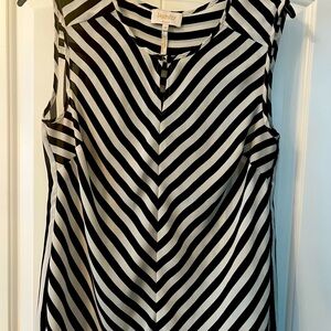 Laundry size 10 sleeveless top with back pleat.